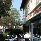 Terrasse des Il Carpaccio unter der grünen Markise